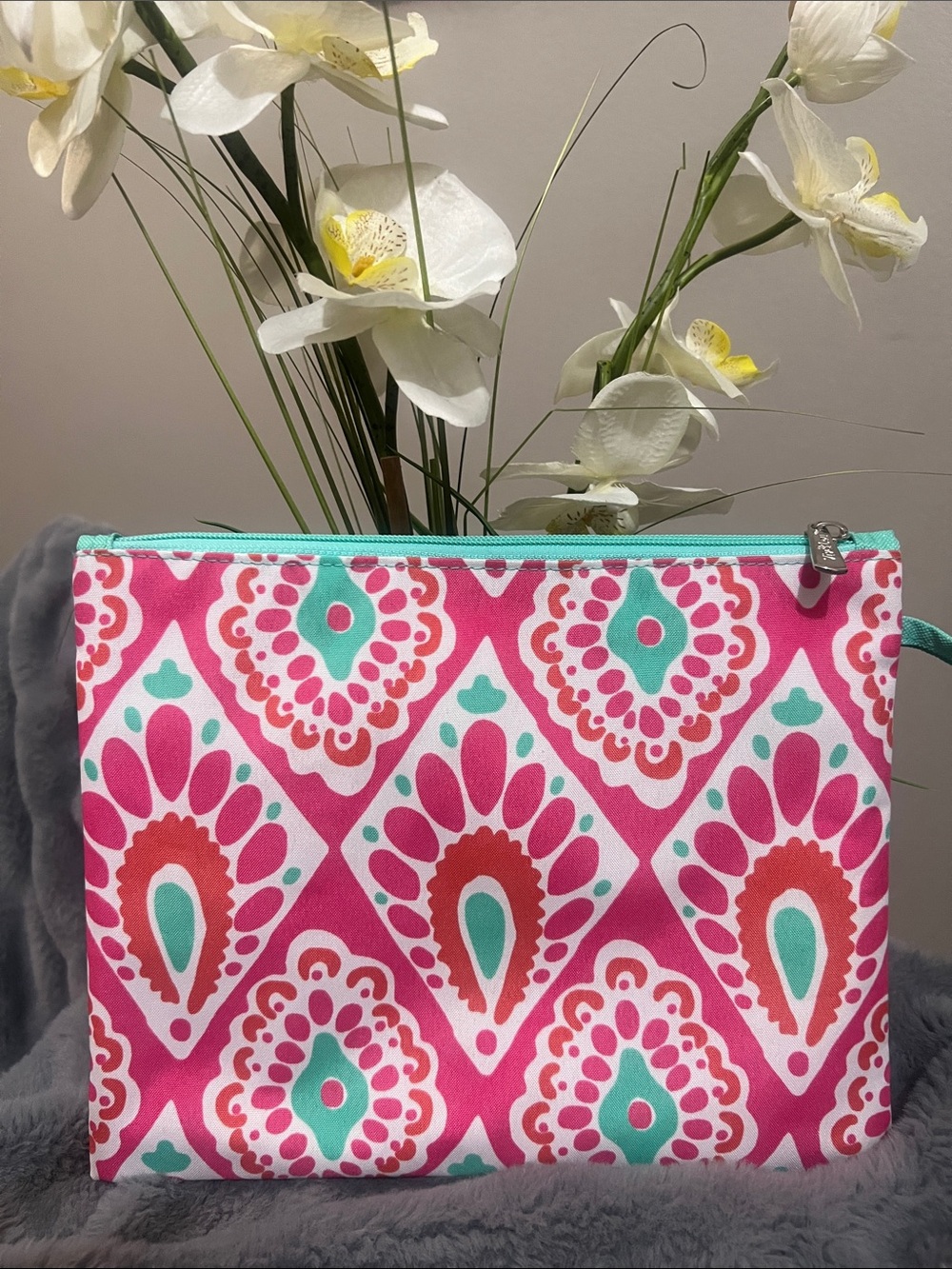 Viv & Lou Pink Beachy Wristlet NWOT - Picture 2 of 4